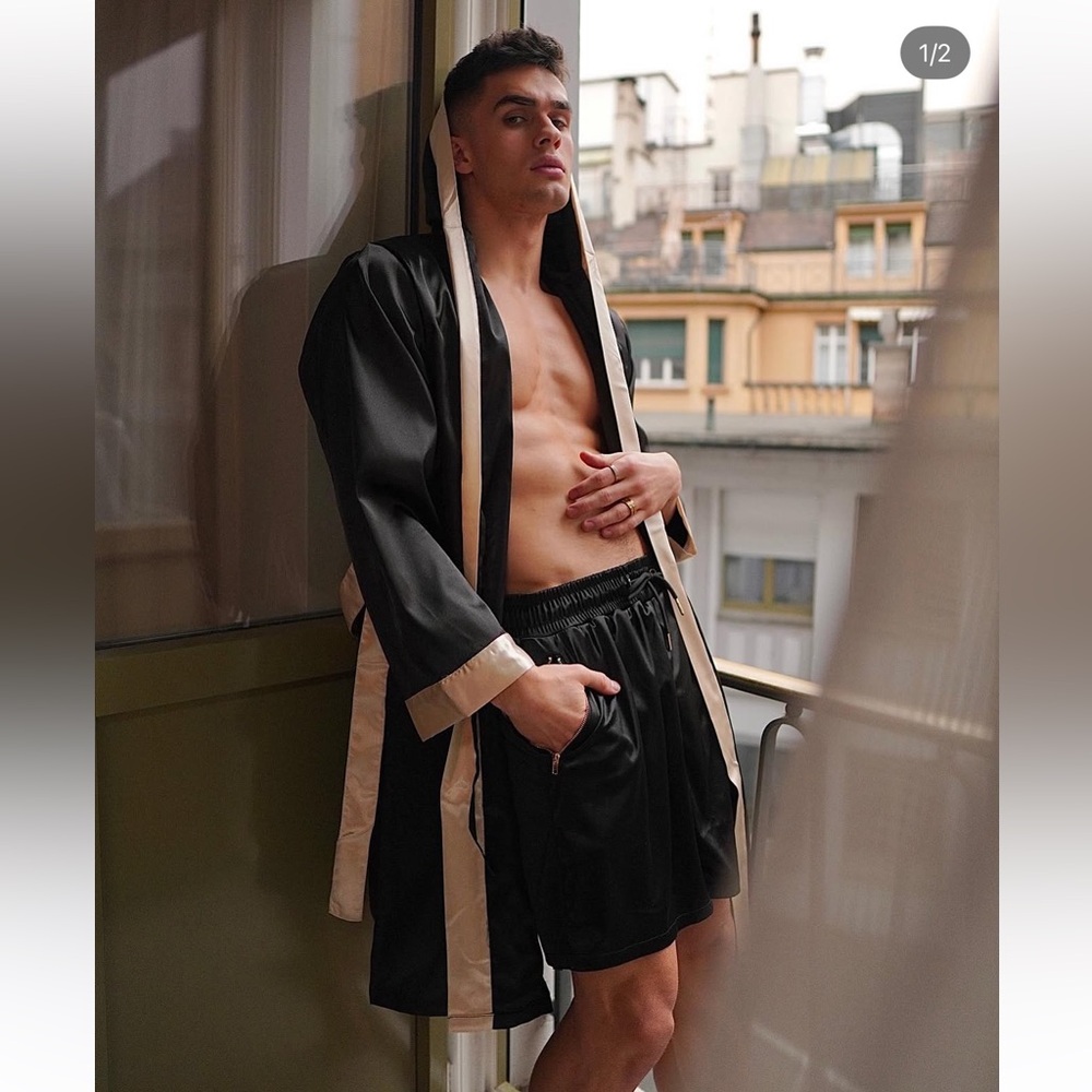 SKYLINE Black Golden Satin Robe